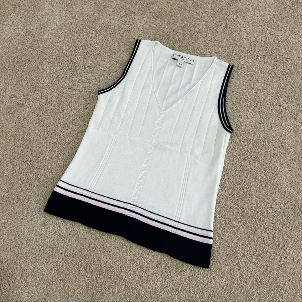 Tommy Hilfiger Petite Global Women’s V-Neck Sweater Vest Size Medium